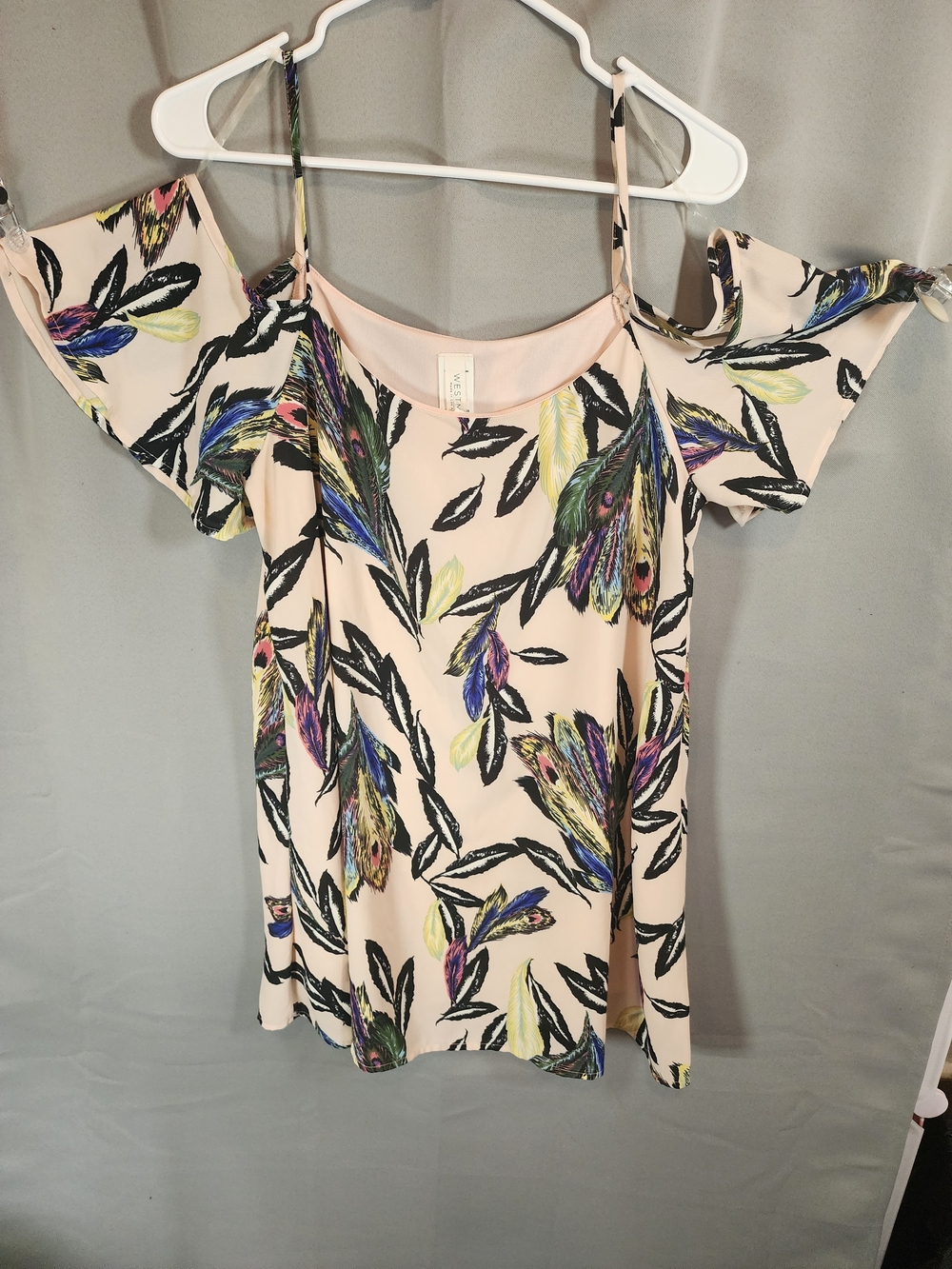 Cold-Shoulder Floral Print Camisole in Blush Pink